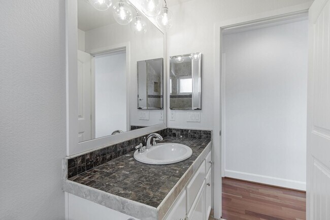 Building Photo - 130 Heather Ln