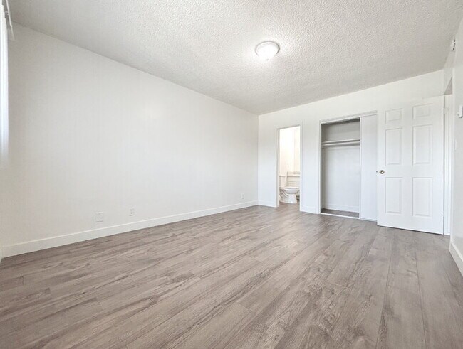 Building Photo - 820 Oakwood St