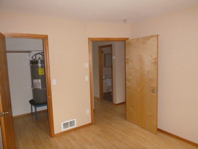 Building Photo - 1030 Mt Olympus Ave SE