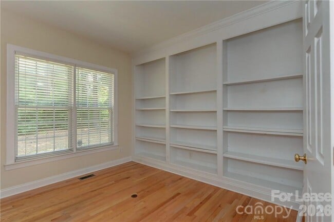 Building Photo - 10496 Gunnison Ln