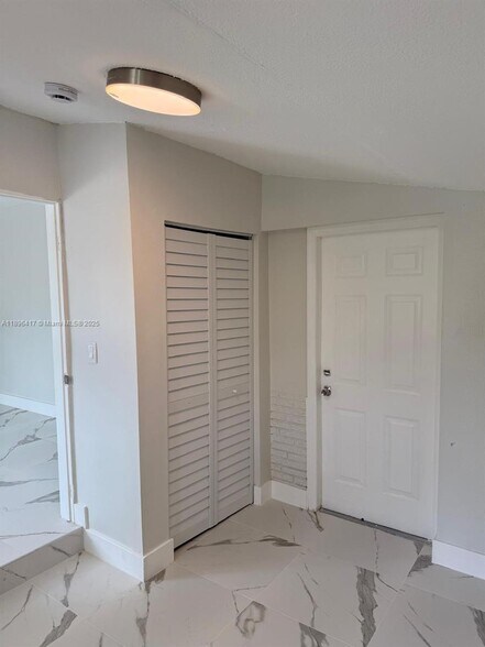 Building Photo - 1050 NW 25th Way