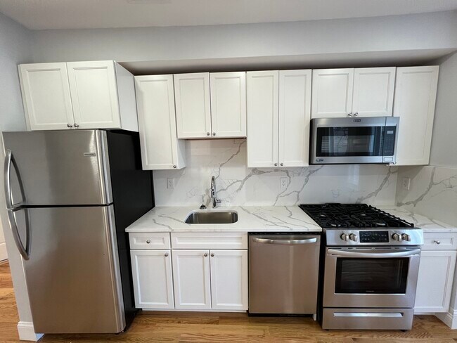 Building Photo - 372 Oxford St