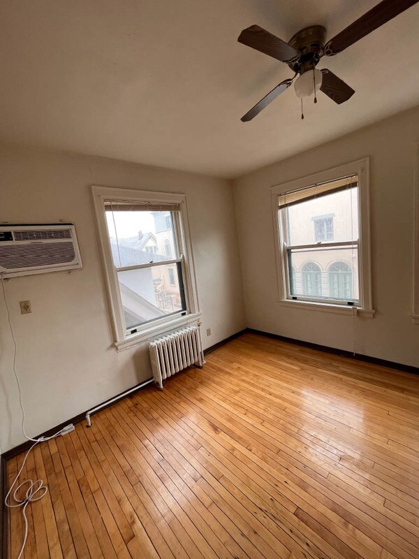 Building Photo - 612 Howard Pl