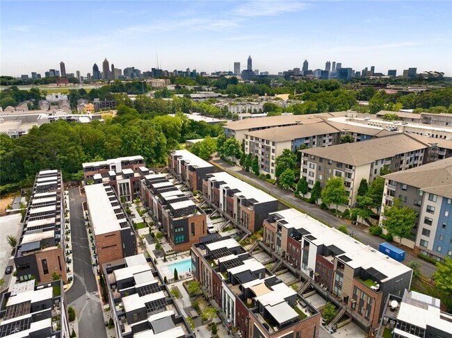 Building Photo - 1300 Chelsea Cir NW