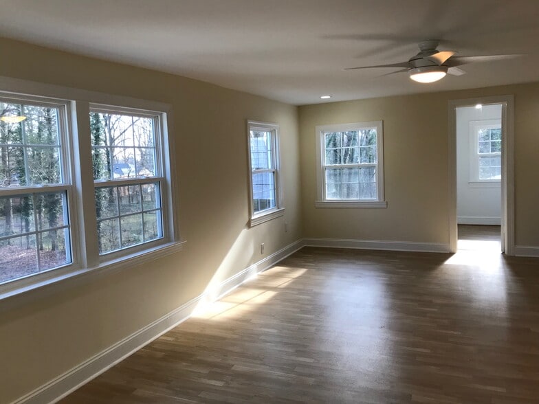 Eastern bedroom - 131 Rosedale Cir