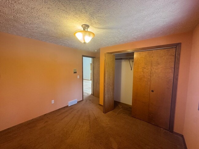 Building Photo - Charming 3 Bed, 3 Bath Home in Spokane Val...