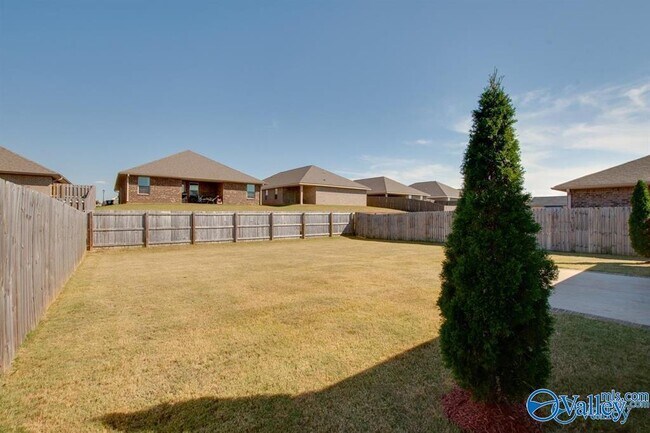 Building Photo - 123 Daymark Dr