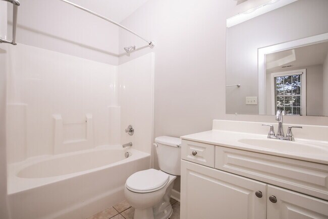 Building Photo - 1036 N Main St