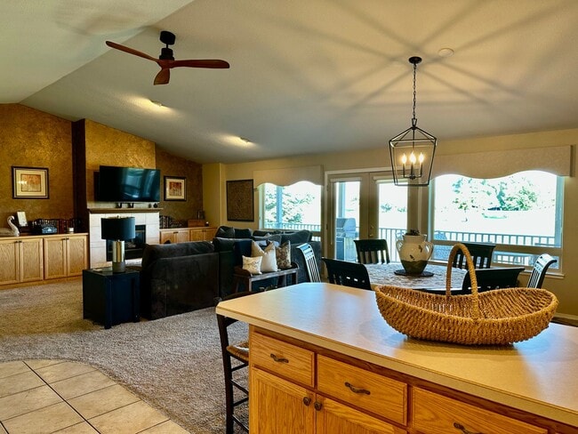 Building Photo - 3bdrm, 2bath Harbor Isles Golf Course Condo with deck