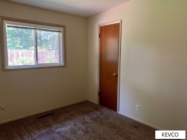 Building Photo - Three Bedroom Home Right By CSU Campus