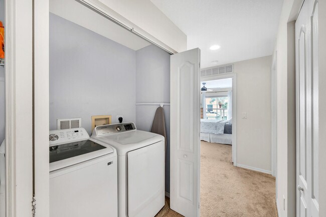 Building Photo - 6086 Seminole Gardens Cir