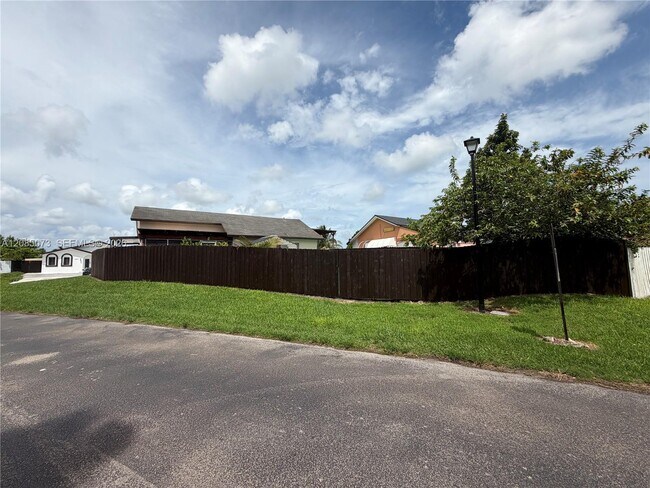 Building Photo - 13572 SW 285th Terrace