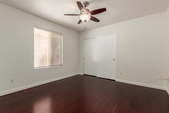 Building Photo - 4634 E Grovers Ave