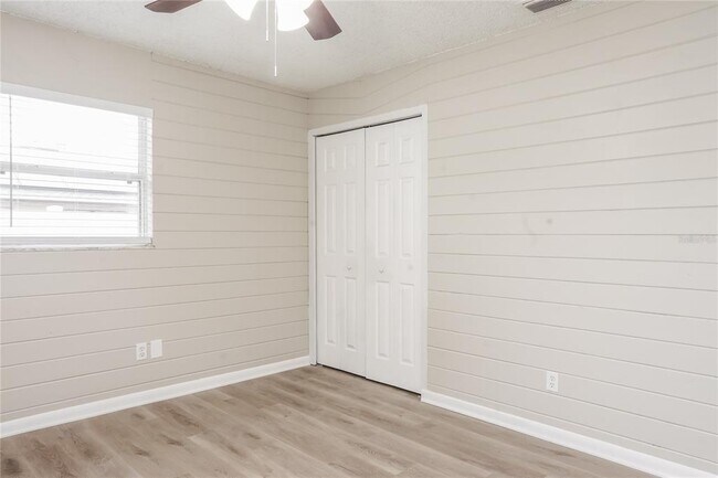 Building Photo - 1010 N Lavon Ave