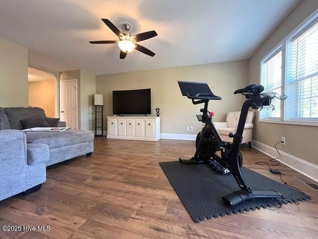 Building Photo - 225 Savannah Garden Dr