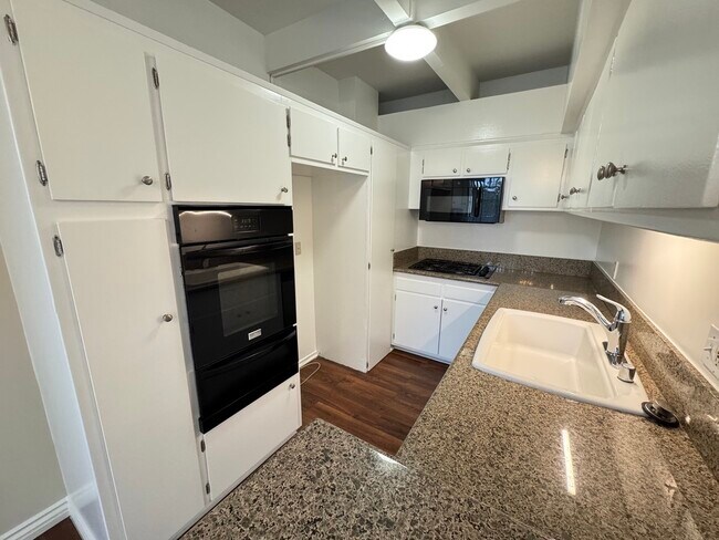 Building Photo - 11500 Rochester Ave