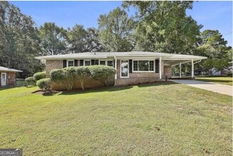 Building Photo - Well Maintained 3BR Brick Ranch with Large Yard in Newnan