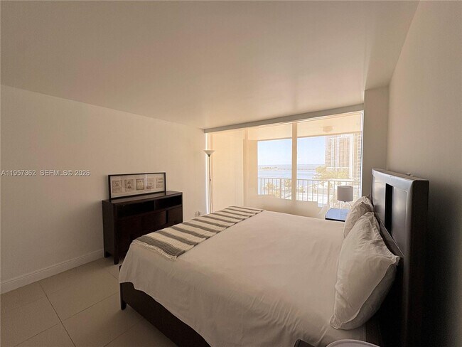 Building Photo - 1865 Brickell Ave