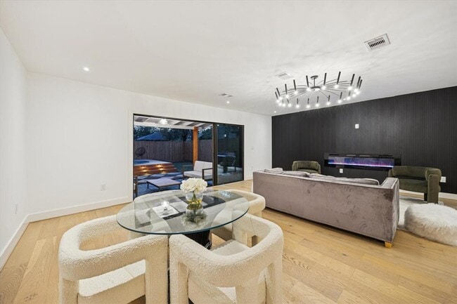 Building Photo - 1611 Ridgehaven Dr