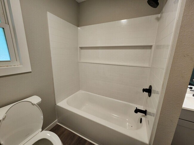 Building Photo - Spacious 4-Bedroom, 2.5-Bathroom Home AVAI...