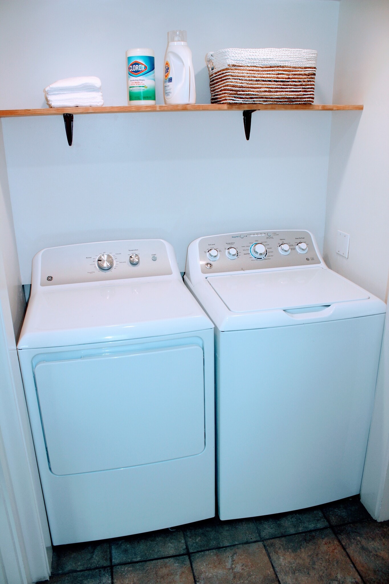 Building Photo - 722 Sunset Ct