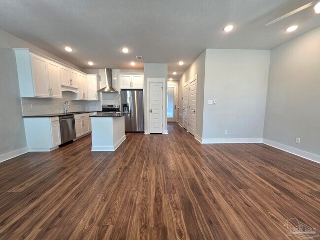 Building Photo - 248 N De Villiers St