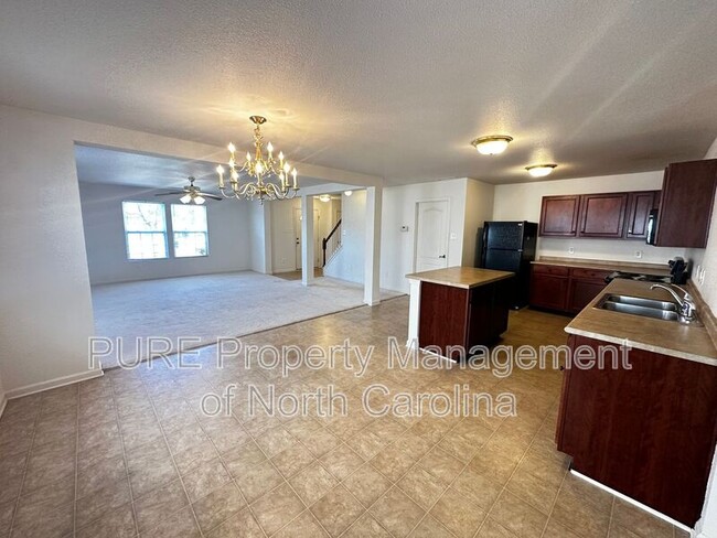 Building Photo - 723 Skywatch Ln