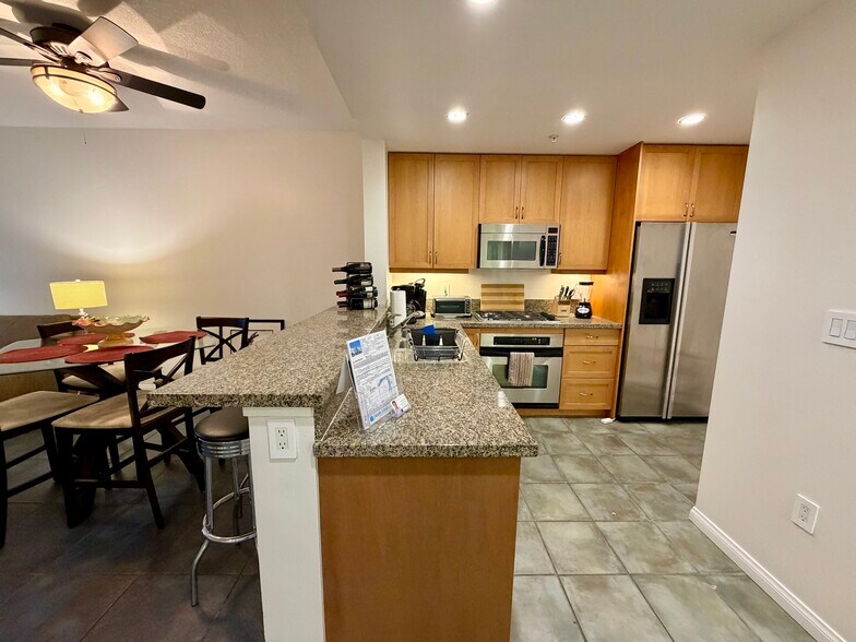 Building Photo - 850 Beech St