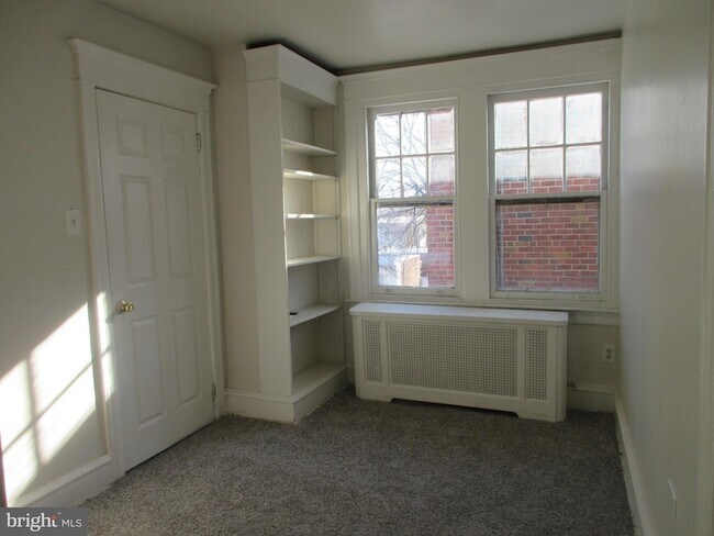 Building Photo - 4123-4100 Tyson Ave