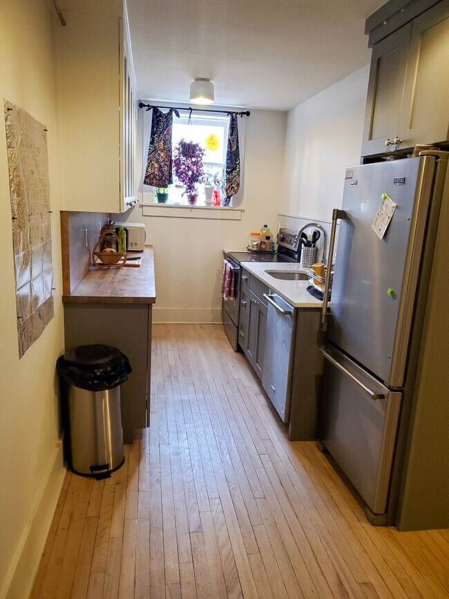 Building Photo - Laurel220 (KC-JF)