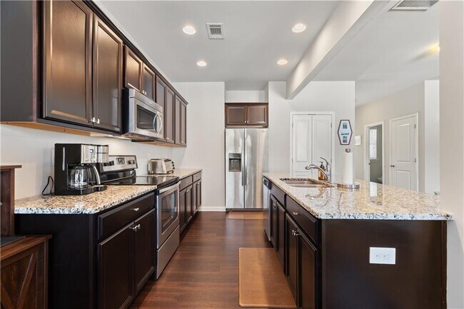 Building Photo - 157 Highland Pointe Cir E