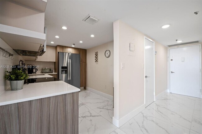 Building Photo - 20505 E Country Club Dr