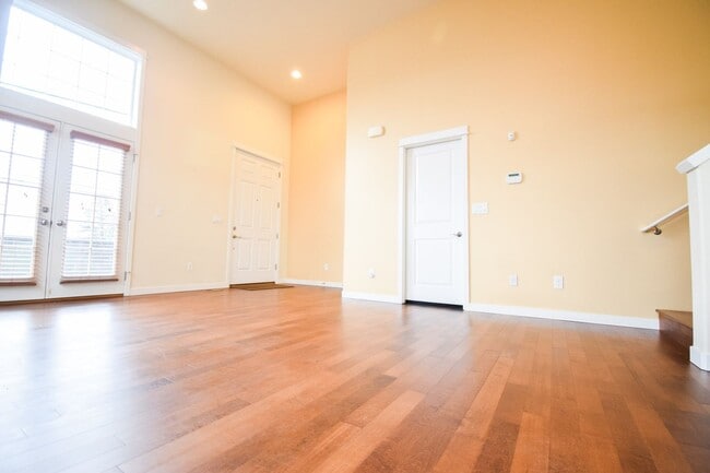 Building Photo - Beautiful Condo In the Heart of Beaverton!