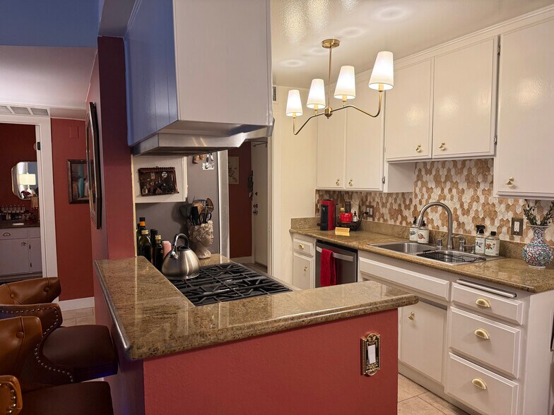 Building Photo - 4524 Tujunga Ave