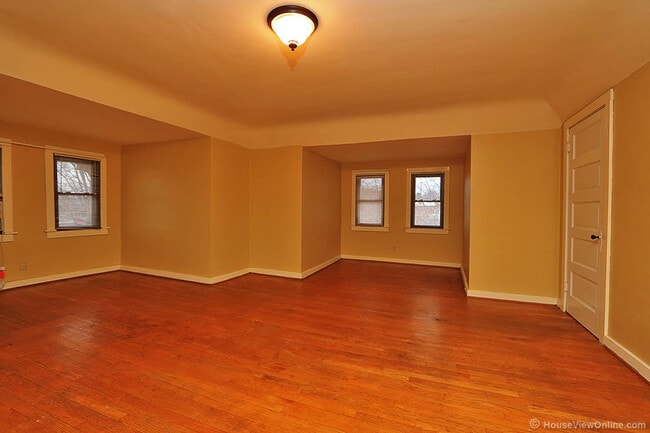 Building Photo - Three Story House Close to SEMO - June 2026- May 2027 Lease