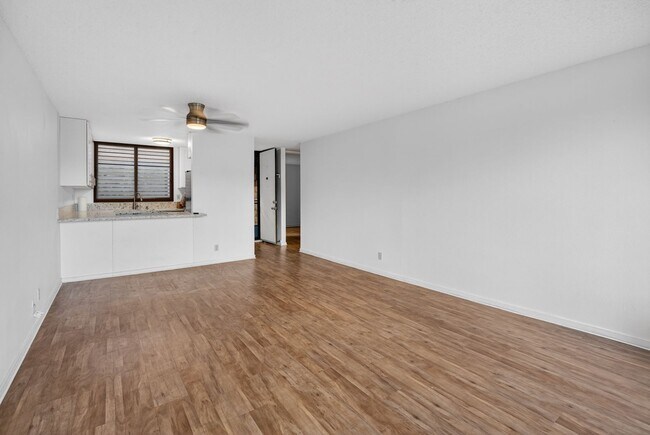 Building Photo - Spacious 2BD/2BA Condo with 2 Covered Parking Stalls in Kailua
