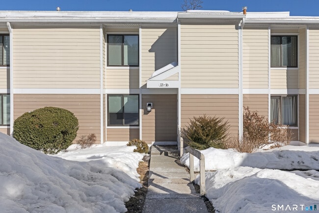 Building Photo - 13 Quincy Close