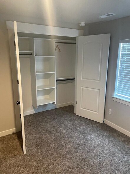 Building Photo - 3760 Big Horn Dr