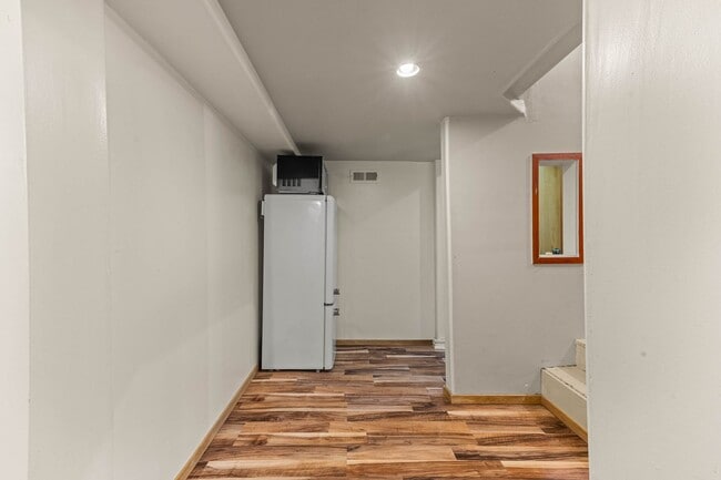 Building Photo - Charming 1-Bedroom Basement Apartment in the Heart of Tacoma – Furnished Option Available!