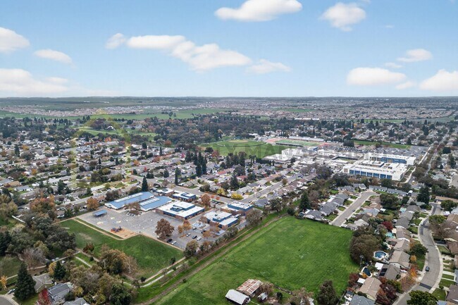 Building Photo - 8973 El Mirador Dr