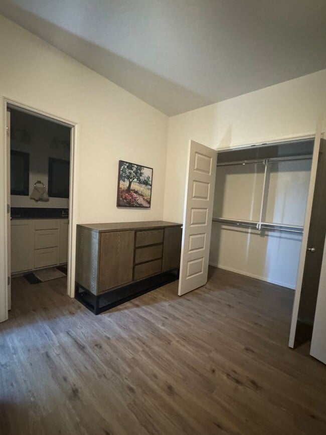 Building Photo - 1323 SW Oklahoma Ave