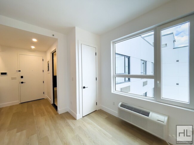 Building Photo - Crown Heights / Sunlit Studio 1-Bath / New...