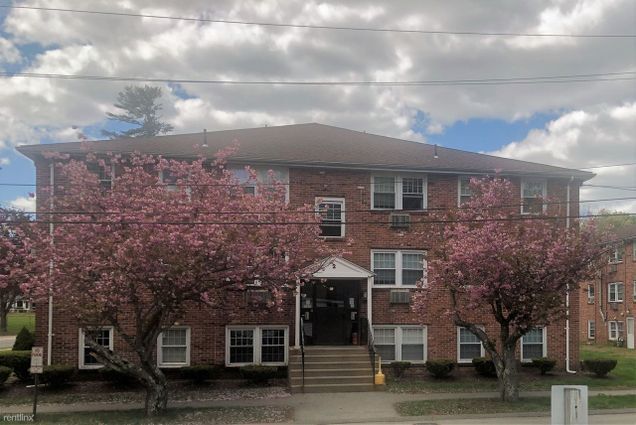 Exterior - 4 Carriage Hill Rd