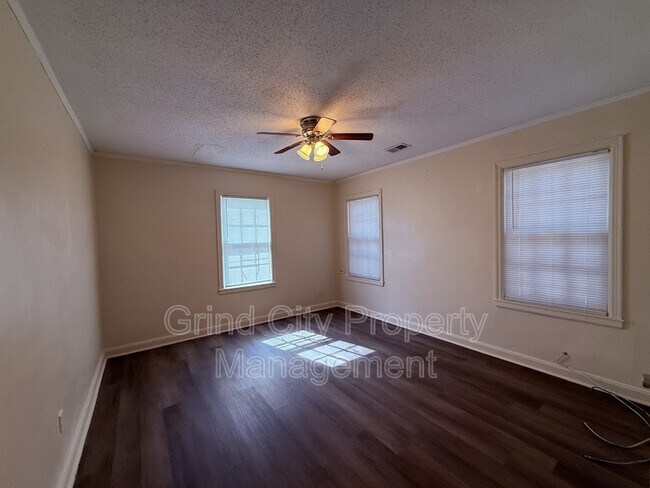 Building Photo - 2668 Browning Ave