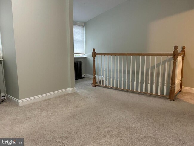 Building Photo - 478 Martin St