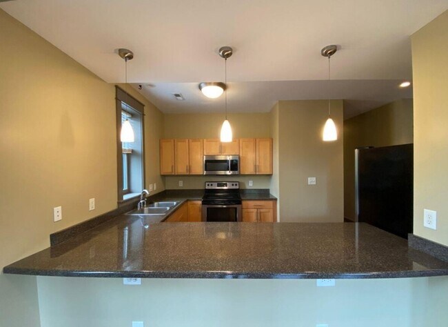 Building Photo - 509 E Hillside Dr