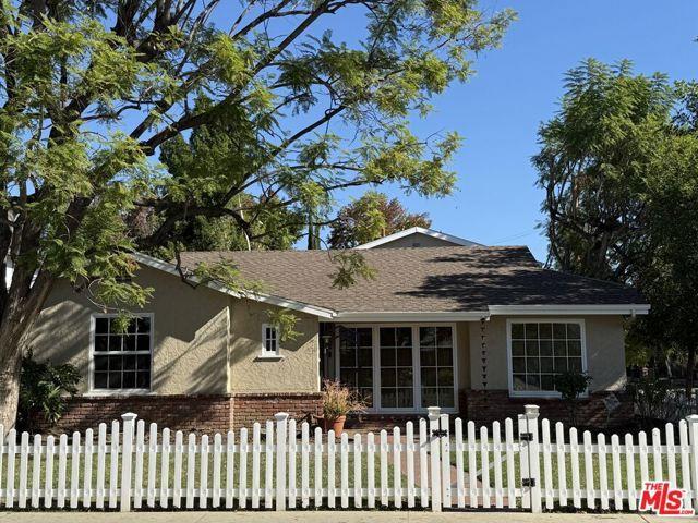 Primary Photo - 5500 Colbath Ave