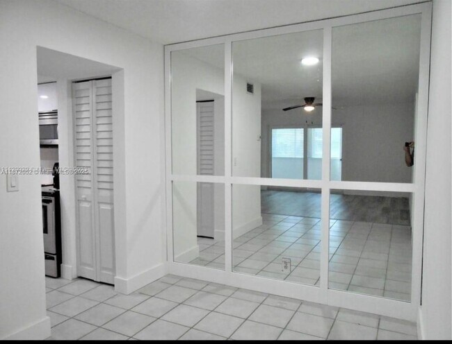 Building Photo - 805 SW 30th St