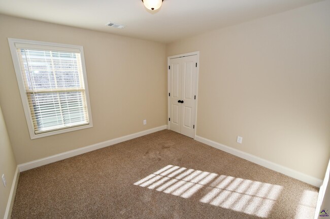 Building Photo - 204 Otters Rdg Dr