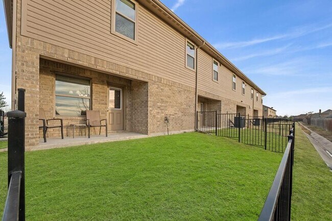 Building Photo - 6801 Jade Dr